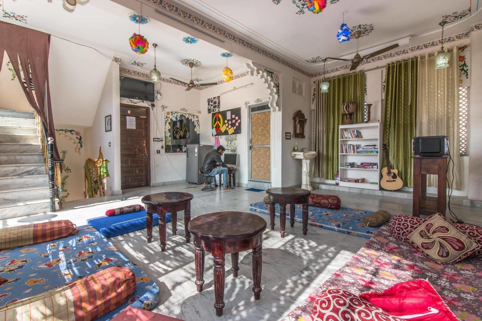 Backpacker Panda Lake Pichola อุเดเปอร์ ภายนอก รูปภาพ